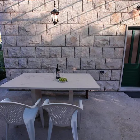 Guest house Ruzmarin Selca (Brac)