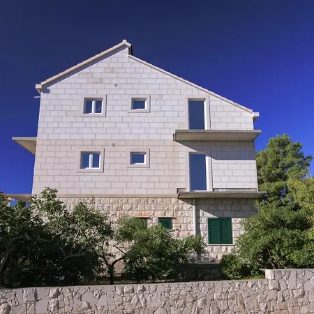 Ruzmarin Selca (Brac)