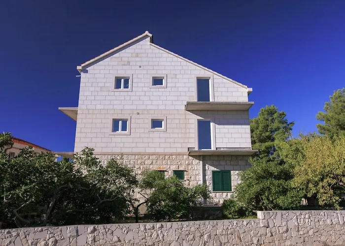 Ruzmarin Selca (Brac)