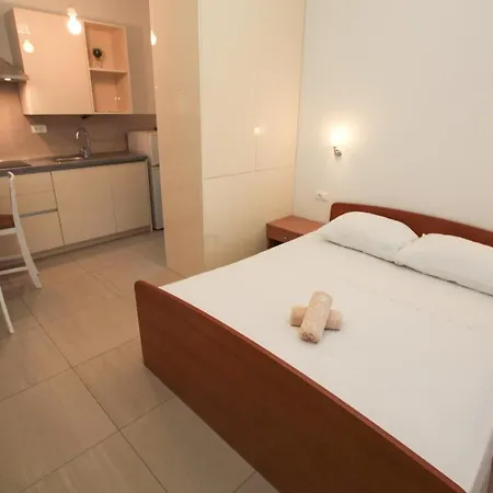 Guest house Ruzmarin Selca (Brac)