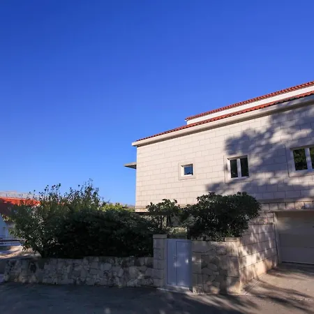 Ruzmarin Selca (Brac)